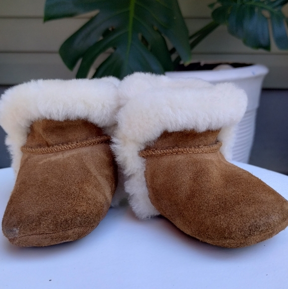 Baby Ugg Booties - Picture 2 of 9